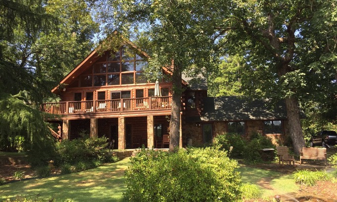 Piney House | Beautiful Cedar Cabin Connection on Lake Hamilton