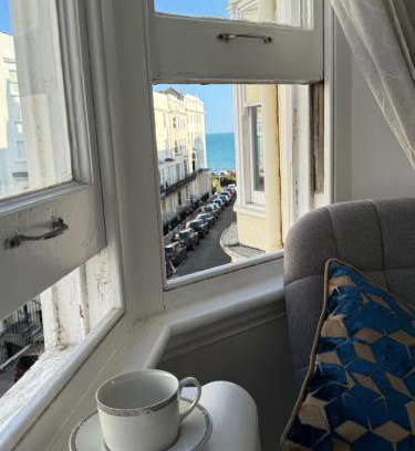 Kemptown Apartment | Beautiful Central Brighton l Sea View I Spacious Studio Flat I Sleep 2-3 Guests