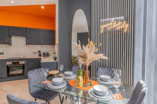 Montpelier Apartment | Beautiful Central Pad I Three Bedrooms I 2 Bathroom I Next to Brighton Beach I SLP 10