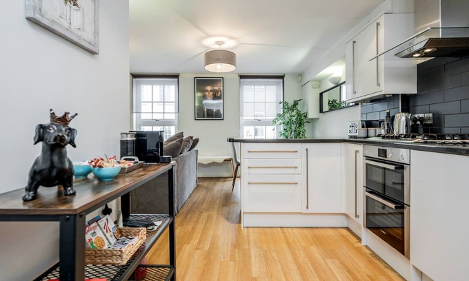 Windsor City Centre Apartment | Beautiful Central Windsor Apartment