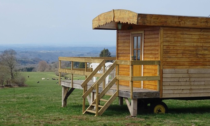 La Tour-dʼAuvergne House | Beautiful chalet type caravan in the heart of the Massif du Sancy