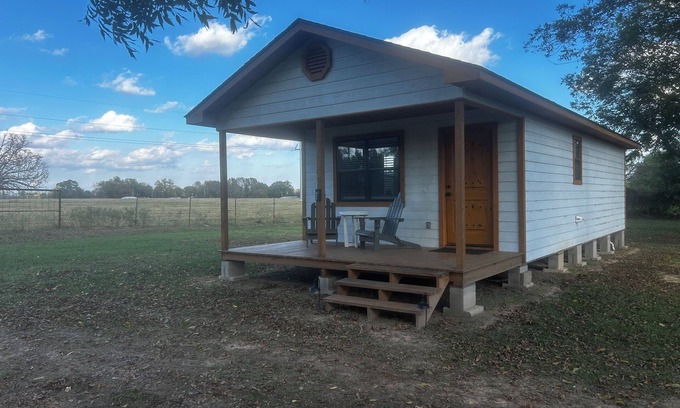 New Boston Cabin | Beautiful, clean & cozy White House Cabin #3 near New Boston Texas
