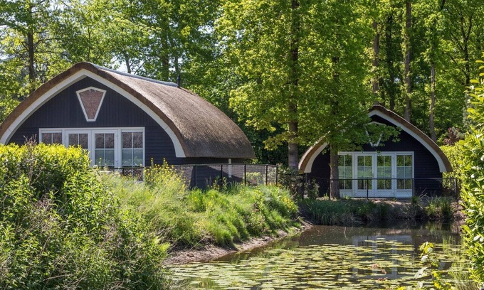 De Bult Cottage | Beautiful cottage on the pond