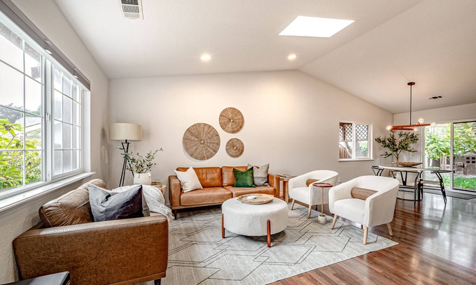 McKinleyville House | Beautiful coastal home near Redwoods with fast WiFi, large backyard, W/D & patio