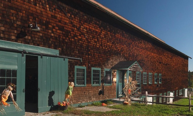 Temple Other | Beautiful Colonial Farm House on a working horse farm!