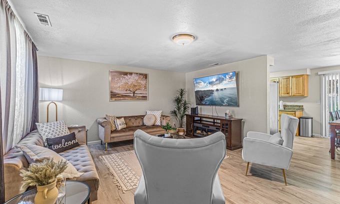 Central Point House | Beautiful & Comfortable Home in Central Point