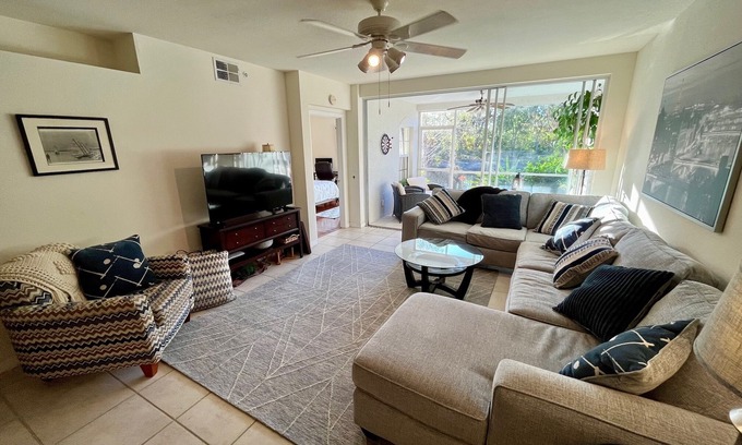 North Naples Condo | Beautiful Condo Close To Beaches With Gated Community Pools Tennis Fitness