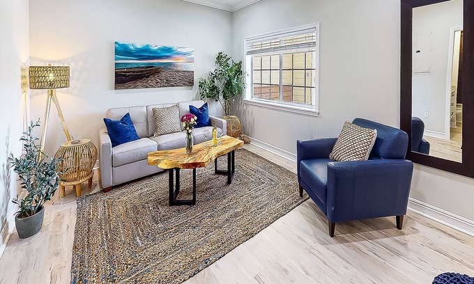 Siesta Key Condo | Beautiful Condo on Siesta Key, Walk to Gated Beach Access, Renovated & Modern, Heated Pool/Hot Tub