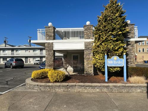 North End Apartment | Beautiful Condo Sleeps 4- Only 2 Blocks From Beach