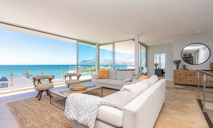 St. James House | Beautiful contemporary 4-bedroom house in Cape Town