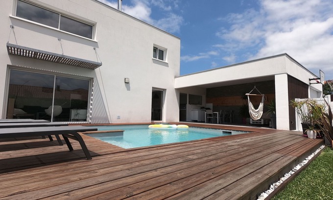 Tarnos House | Beautiful contemporary house near the beaches.