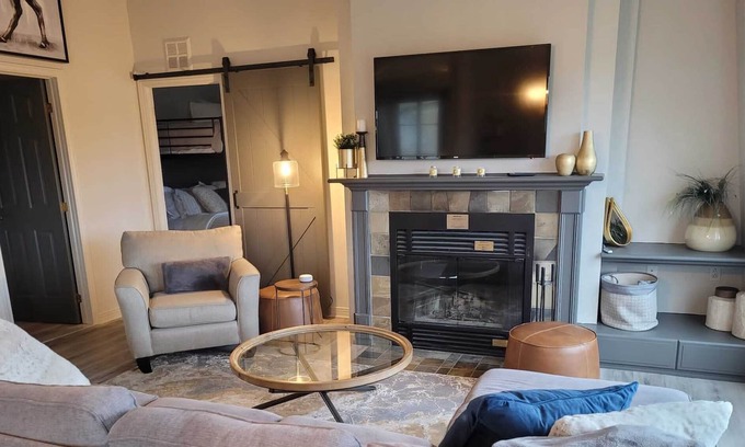 Mont-Tremblant Pedestrian Village Condo | Beautiful, convenient 2bed condo; Heart of Tremblant village, ski-in/ski-out!