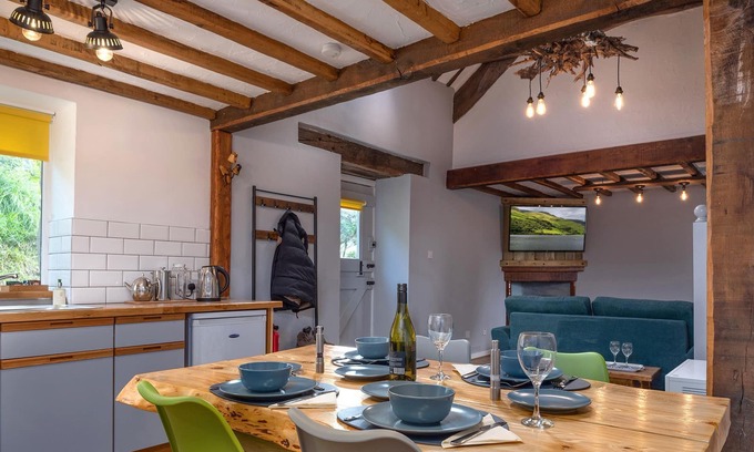 Bryn-crug House | Beautiful Converted Barn. Dogs welcome. Dog play field. Walk to local pub.