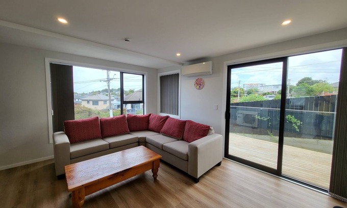 Papatoetoe House | Beautiful cosy home, close to Airport