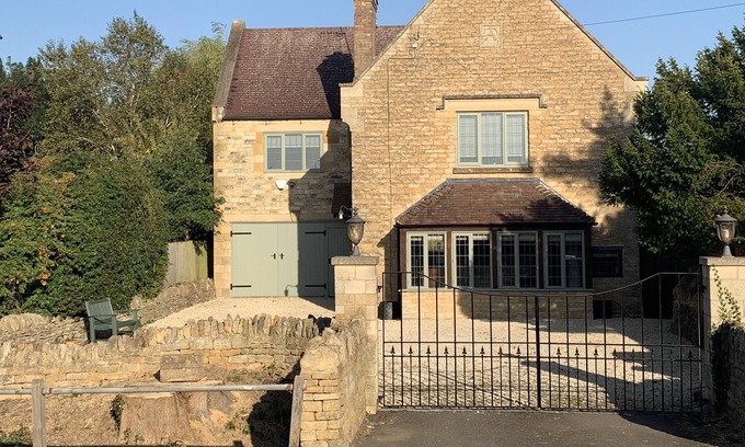 Long Compton House | Beautiful Cotswold historic home in the heart of the countryside