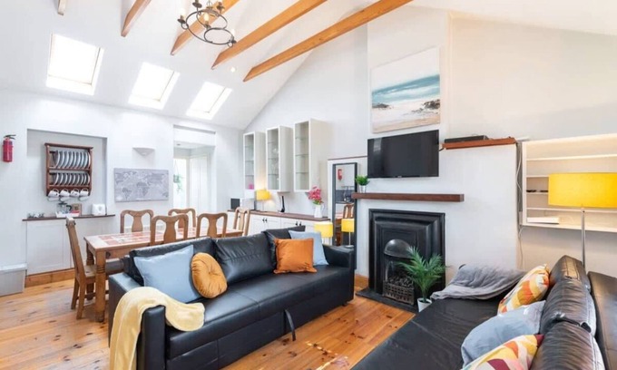 The Liberties House | Beautiful Cottage Central Location Fast WIFI n TV