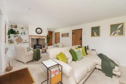Chilcompton House | Beautiful Cottage nr Mendip Hills Private Parking