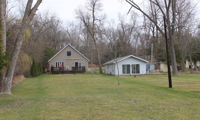 Butte Des Morts Cottage | Beautiful Cottage on Lake Winneconne!!
