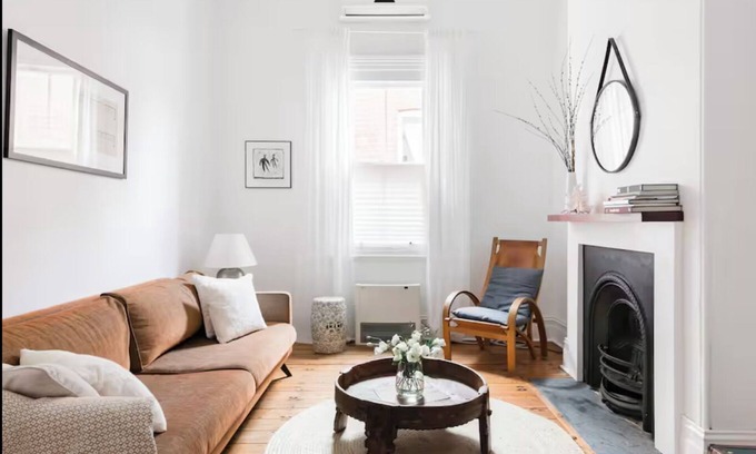 Adelaide Cottage | Beautiful Cottage with Garden Courtyard in City Square Mile