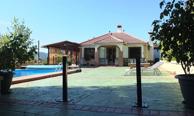 Huetor Santillan House | Beautiful Country House In a Natural Park