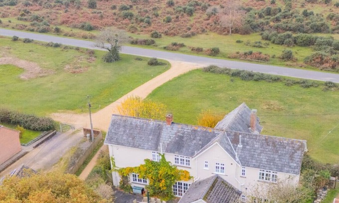 New Forest District House | Beautiful Country House with Forest View & Garden