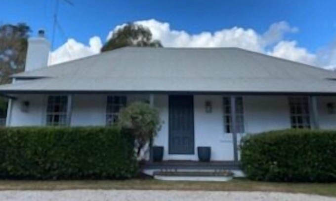 Berrima House | Beautiful country home in an ideal private position centrally located in Berrima