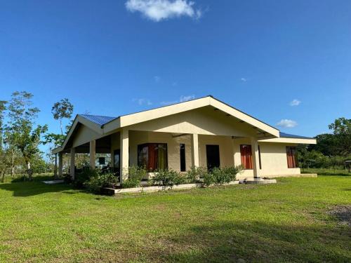 San Rafael de Guatuso Apartment | Beautiful country house with a view of the Tenorio volcano