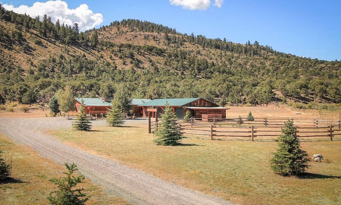 South Fork Cabin | Beautiful country main house next to mountains w/new barn & corral/free WiFi