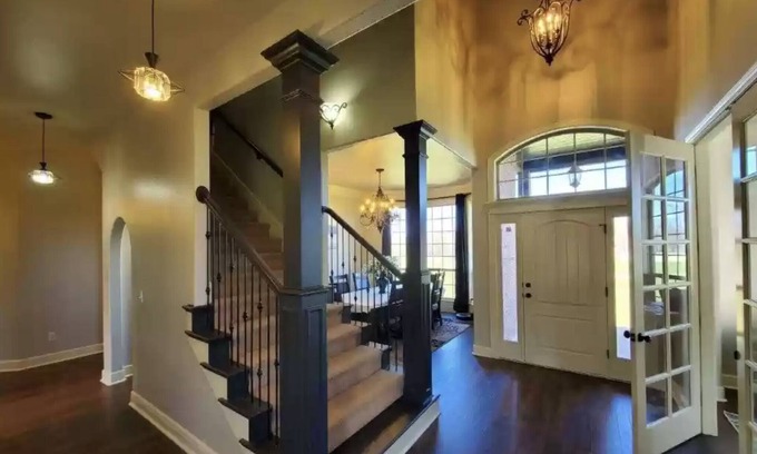 Bentonville - Fayetteville House | Beautiful country home in Cave Springs AR