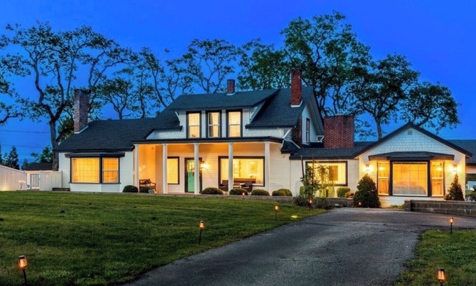 Medford House | Beautiful Country Home located outside of Jacksonville with pool!