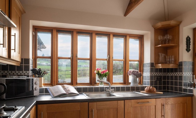 St George Cottage | Beautiful Countryside Cottage in Coastal Town