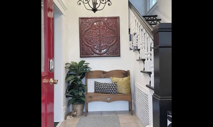 Niles House | Beautiful, cozy 3 bedroom, 2 bath home & 2 sun porches in South West Michigan.
