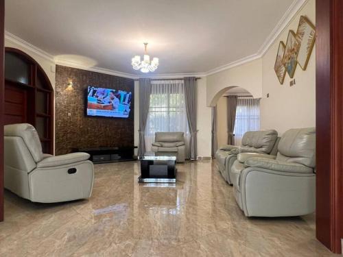 Entebbe Villa | Beautiful Cozy Mansion