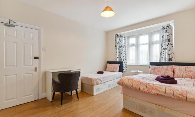 Graveney House | Beautiful Cozy Room