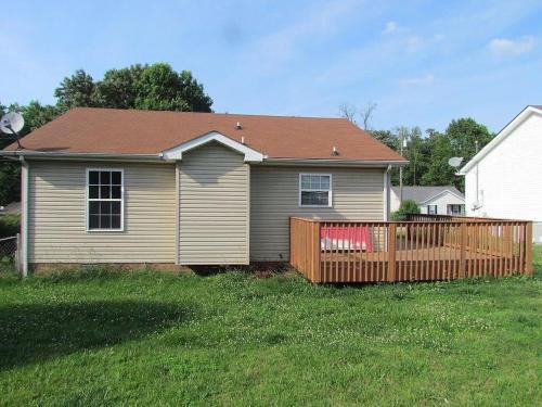 Clarksville House | Beautiful cul-de-sac home with a fenced in yard!