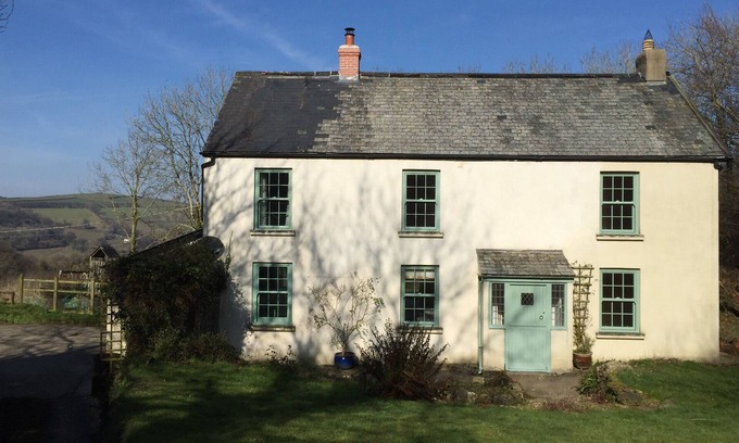 Parracombe Cottage | Beautiful Dog & Child Friendly Cottage with a Hot Tub
