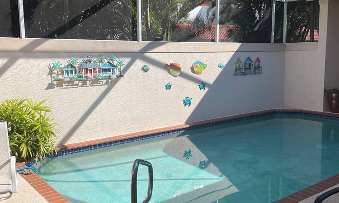 Iona Villa | Beautiful dog friendly slice of paradise located on a canal in Fort Myers.