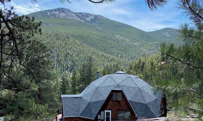 Coal Creek Canyon Cabin | Beautiful Dome House on 7 Mountain Acresn30 minutes to Boulder or Golden