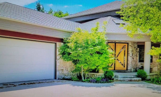 Egg Harbor Villa | Beautiful Door County Bluff House w/heated pool
