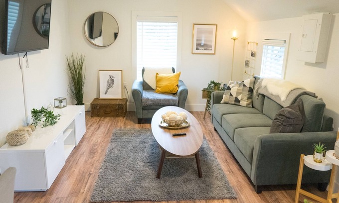 Hough House | Beautiful Downtown Vancouver "UP" style Duplex!
