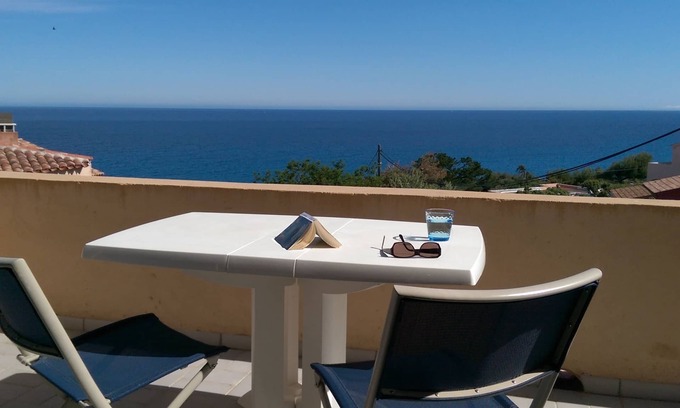 Monticello Apartment | Beautiful duplex design air-conditioned single storey facing the sea