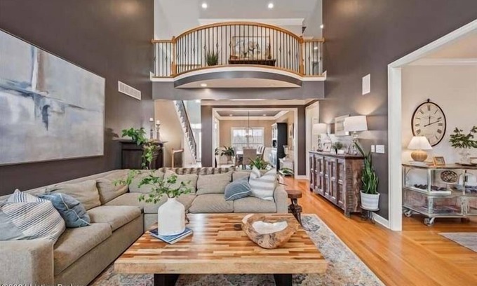 Crestwood House | Beautiful Estate Home - Perfect for Entertaining & Derby