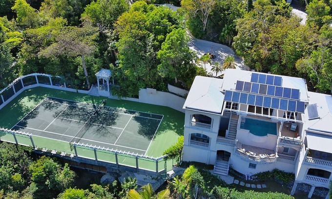 Estate Hammer Farm House | Beautiful Estate located minutes from North Shore Beaches!