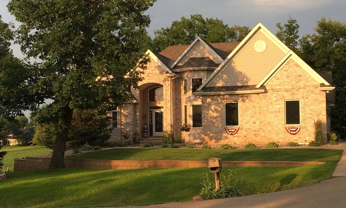Pickett House | Beautiful Executive home perfect location for the NFL Draft or EAA airshow.