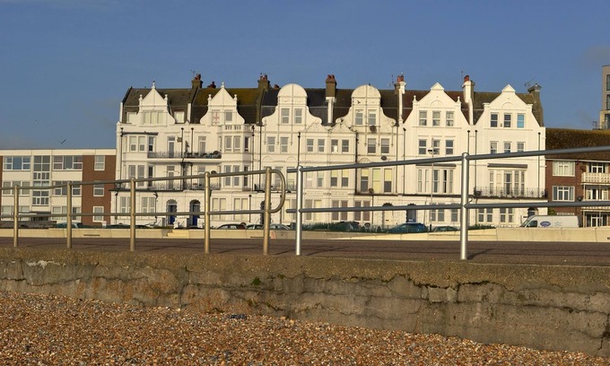Bexhill-on-Sea Apartment | Beautiful Family Friendly Seafront Flat With Stunning Views