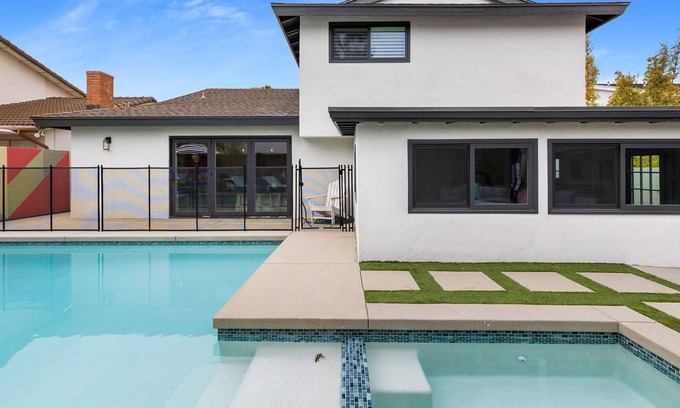 Del Rey House | Beautiful Family Home with Pool and Jacuzzi
