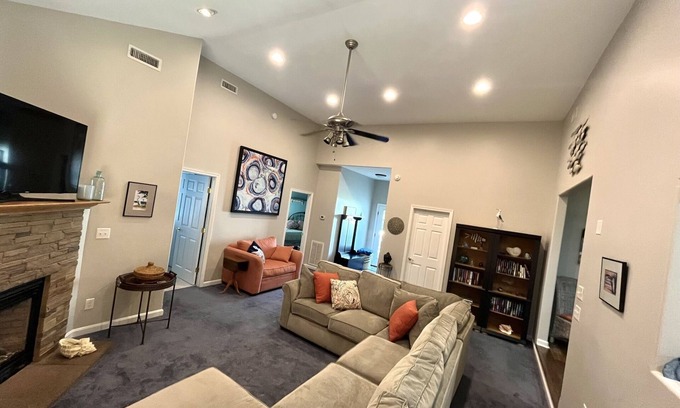 Milton House | Beautiful Family home with access to Red Mill Pond