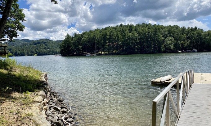 Cullowhee House | BEAUTIFUL FAMILY VACATION HOME, private dock on Lake Glenville, 5 Bed, 3 Bath