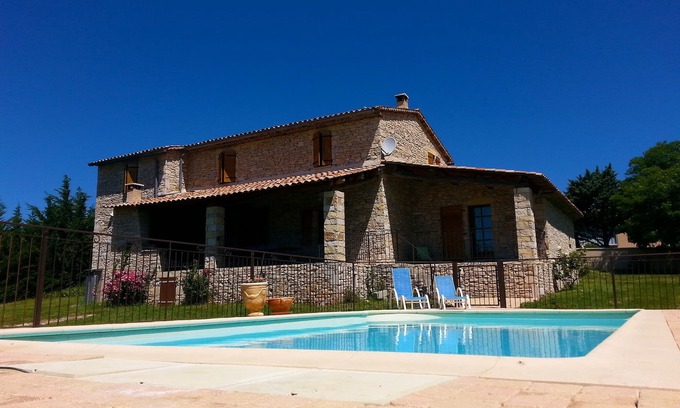 L'Hospitalet House | Beautiful farmhouse in Provence with private pool ideal for families