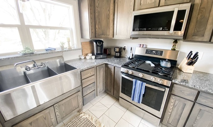 Corning House | Beautiful Farmhouse close to downtown